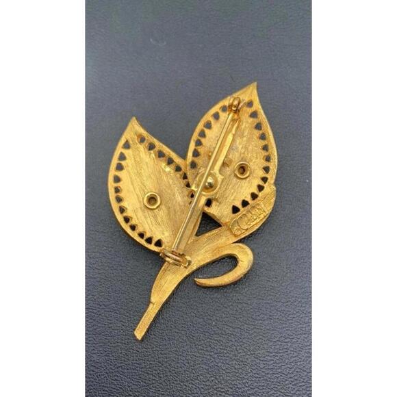Vintage Celebrity Gold Tone Leaf Leaves Brooch Pin W Green Rhinestones  Signed - Picture 3 of 5